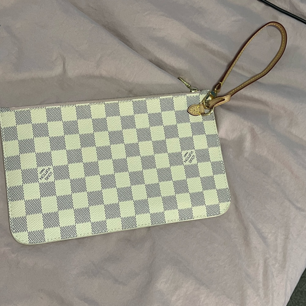 BRAND NEW!!! Louis Vuitton Neverfull Pouch / Wristlet (Damier Azur)